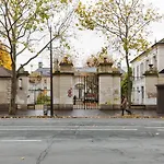 Veeve - Contemporary Meets Classic By The Catacombes