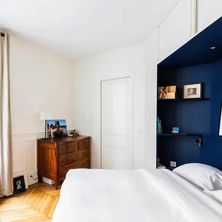 Apartment Contemporary Meets Classic By The Catacombes