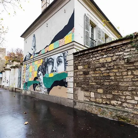 Contemporary Meets Classic By The Catacombes Apartment