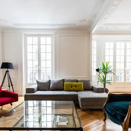 Contemporary Meets Classic By The Catacombes Apartment *